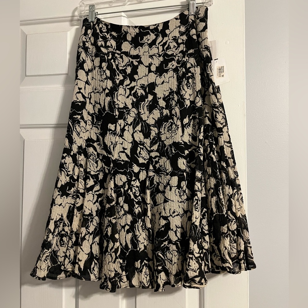 Jôn Floral Black and White Mid length Skirt